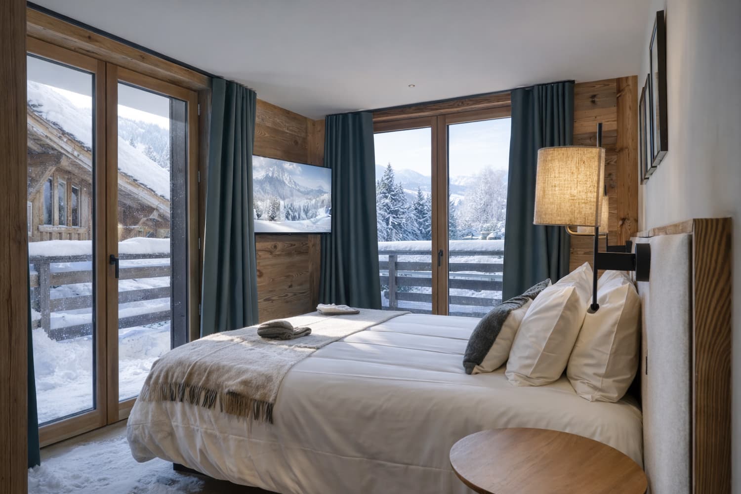 Chambre aux rideaux profonds, grandes baies