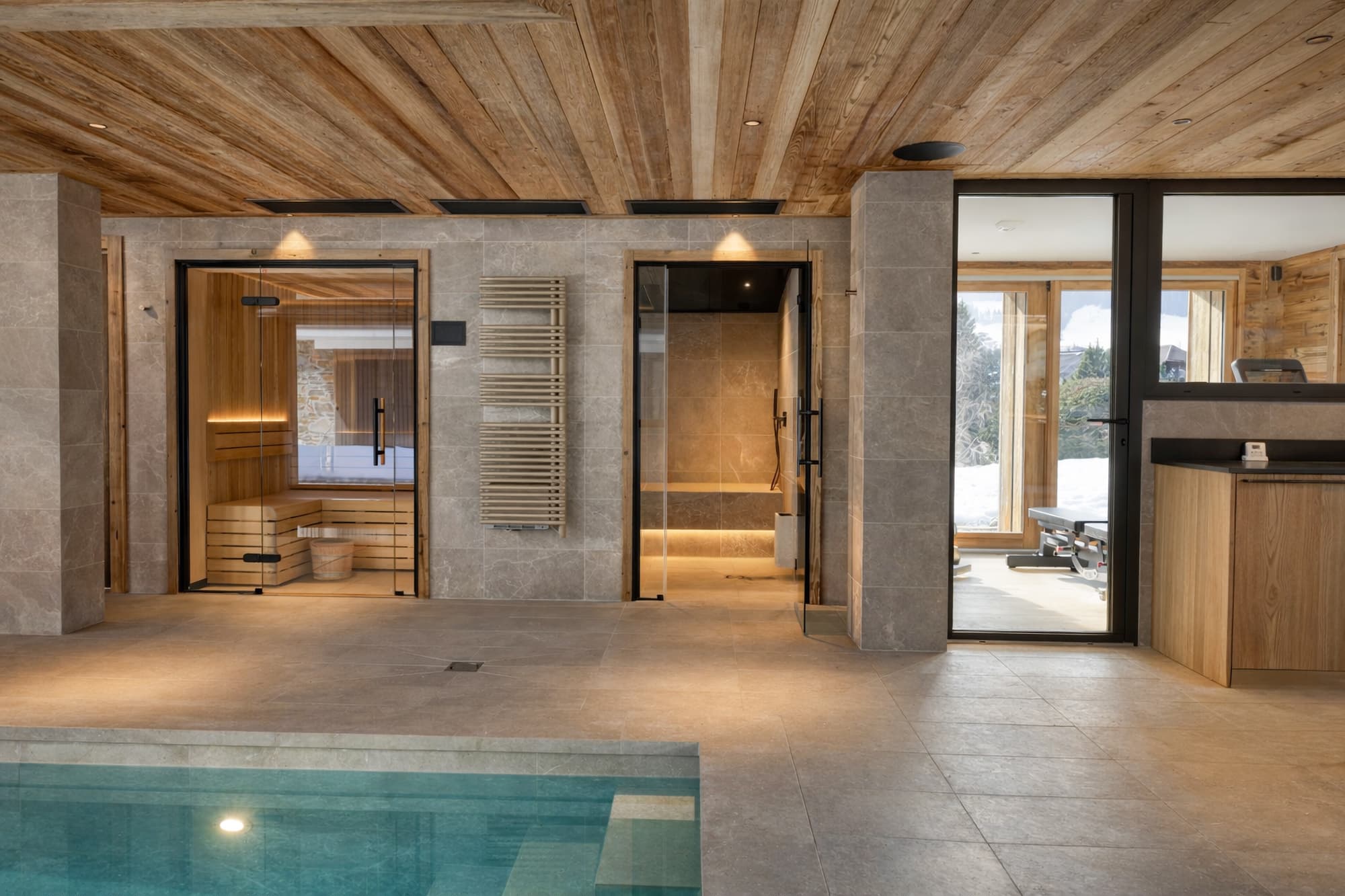 Sauna et hammam bordés de pierre