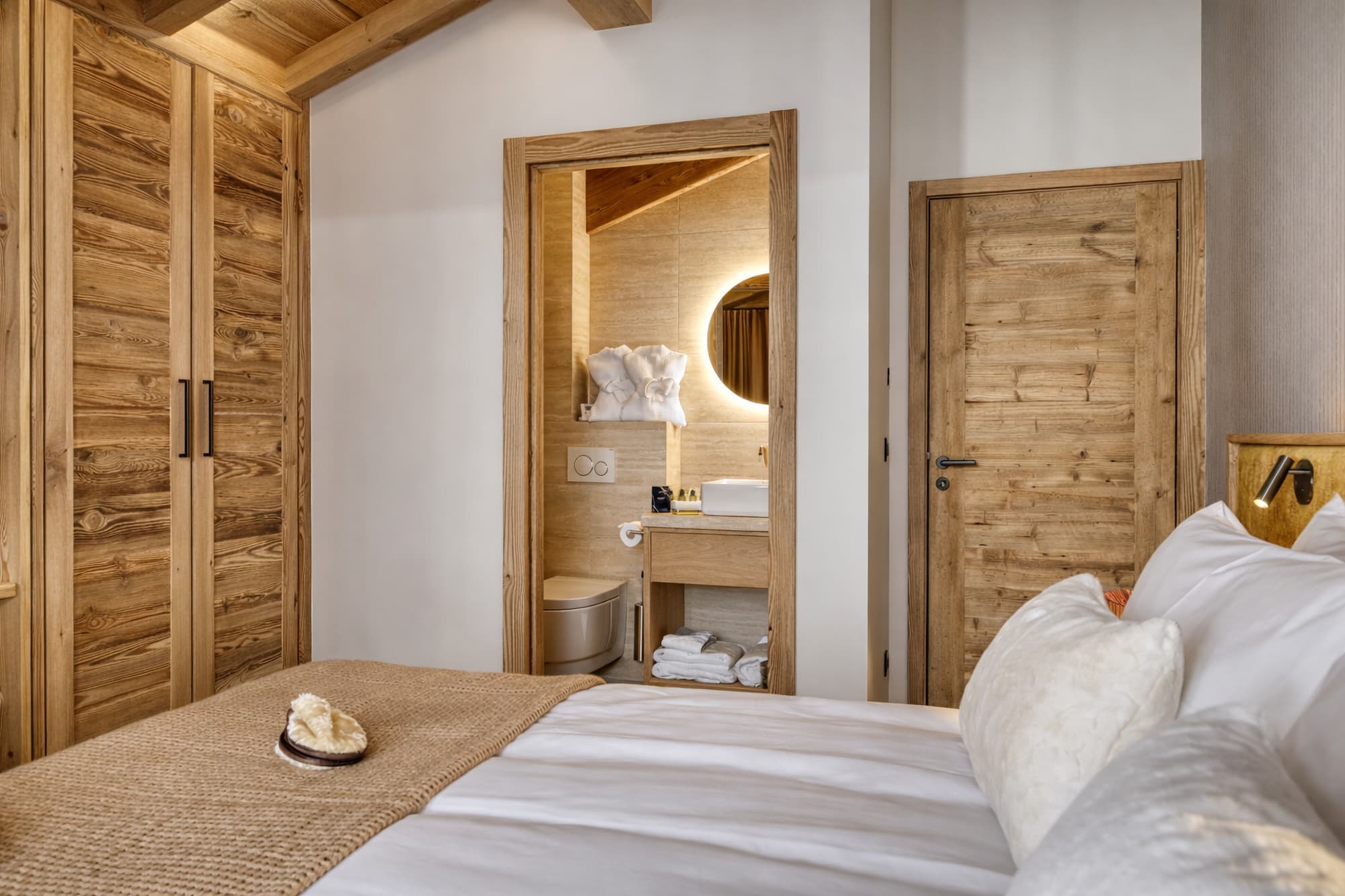 Chambre avec dressing et salle de bain attenante